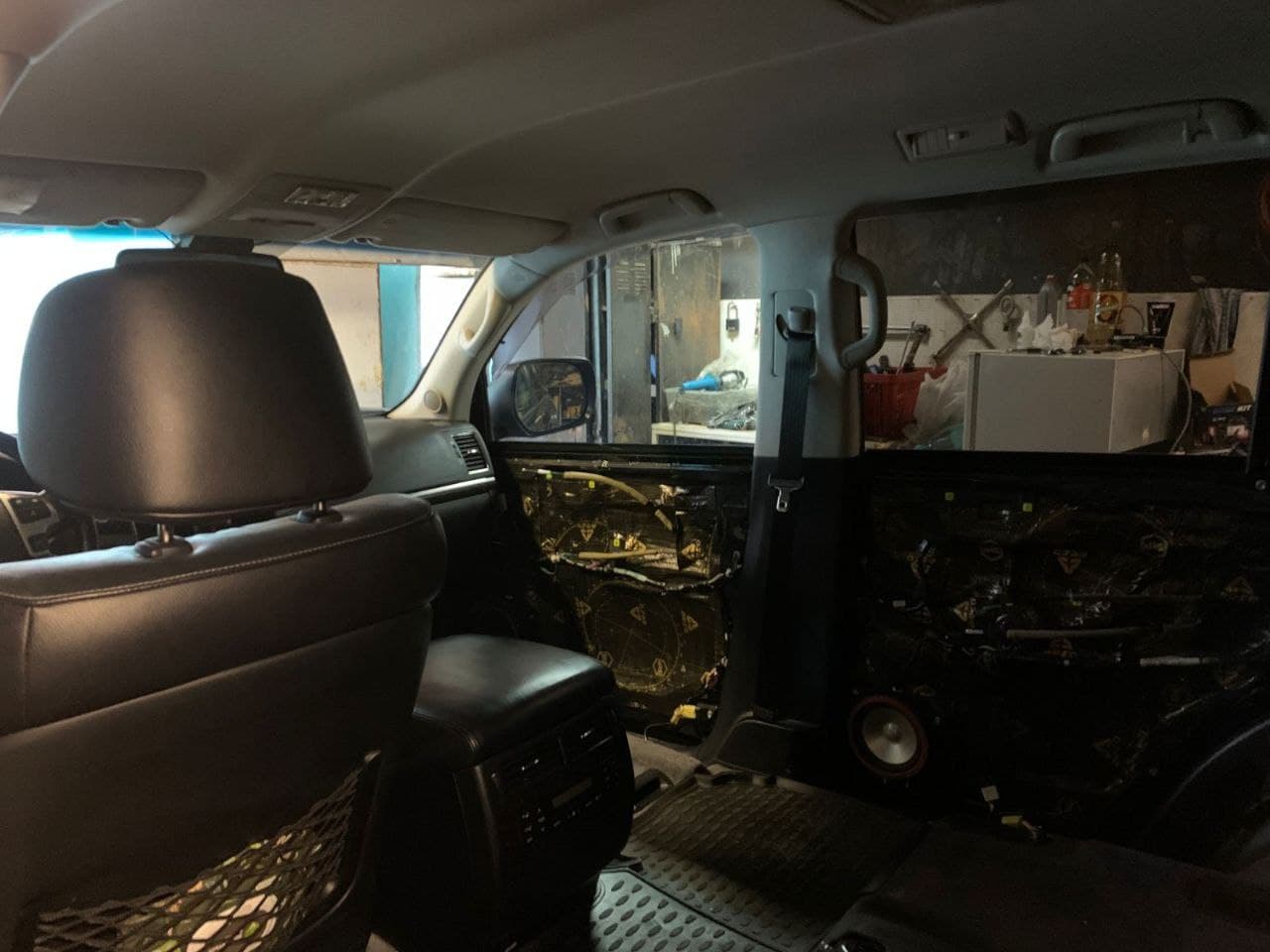 Перетяжка салона Land Cruiser 200 в автоателье Цех №13, до — фото 5