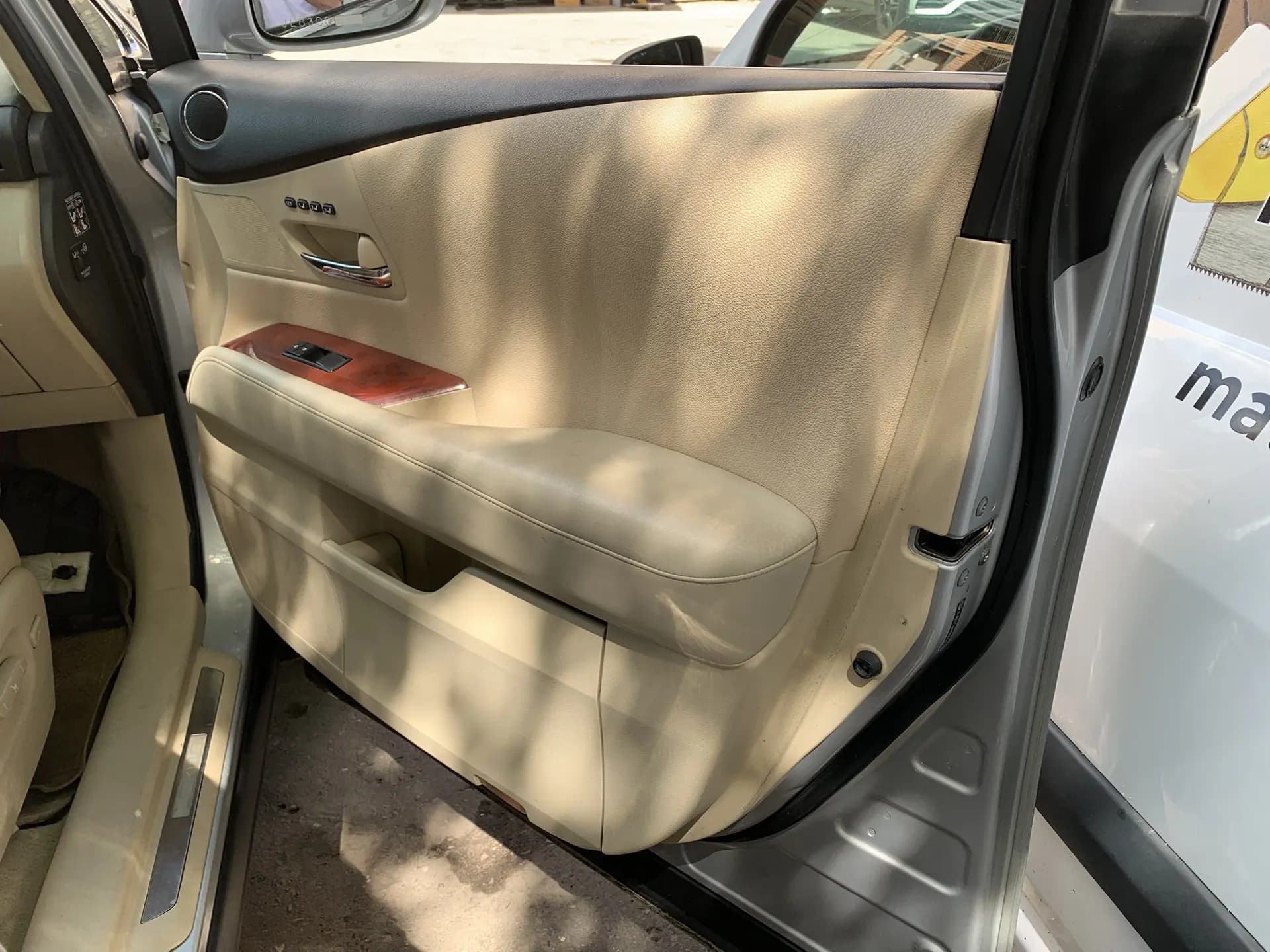 Перетяжка салона Lexus в автоателье Цех №13, до — фото 6